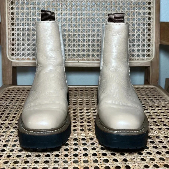 Sam Edelman Laguna Chelsea Boot - Picture 2 of 7